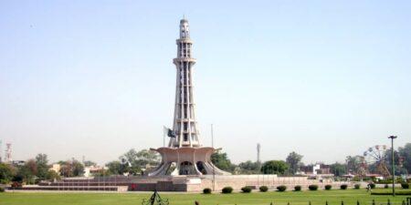 woman was assaulted by 400 men at Minar-e-Pakistan