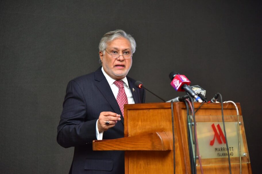 Pakistan’s Economic Crisis: Dar Blames IMF for Downturn Pakistan's Economic Crisis: Dar Blames IMF for Downturn