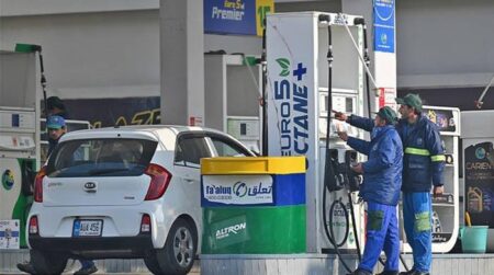 Pakistan Increases Petrol Price by Rs7.45/Litre: July 2024 Update Pakistan Increases Petrol Price by Rs7.45/Litre: July 2024 Update
